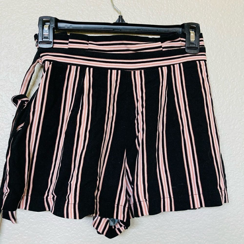 Forever 21 Contemporary Striped Belted Shorts XS